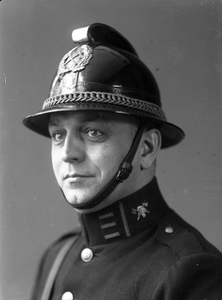 818276 Portret van Dirk Vleming, geboren 1882, commandant van de brandweer te Utrecht (1923-1939), vice vorozitter ...